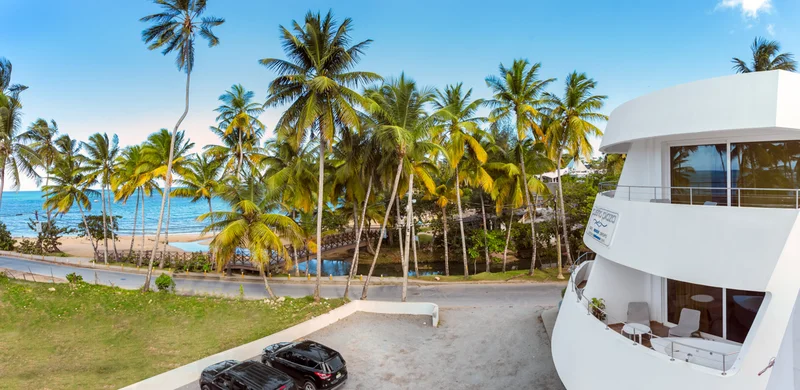 Oceanfront bay views facing Pueblo de los Pescadores